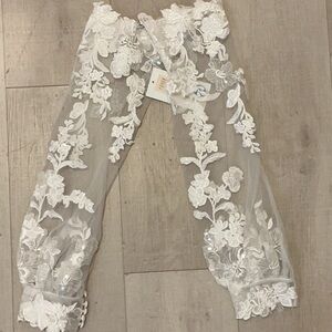 David's Bridal Ivory Floral Lace Sleeves